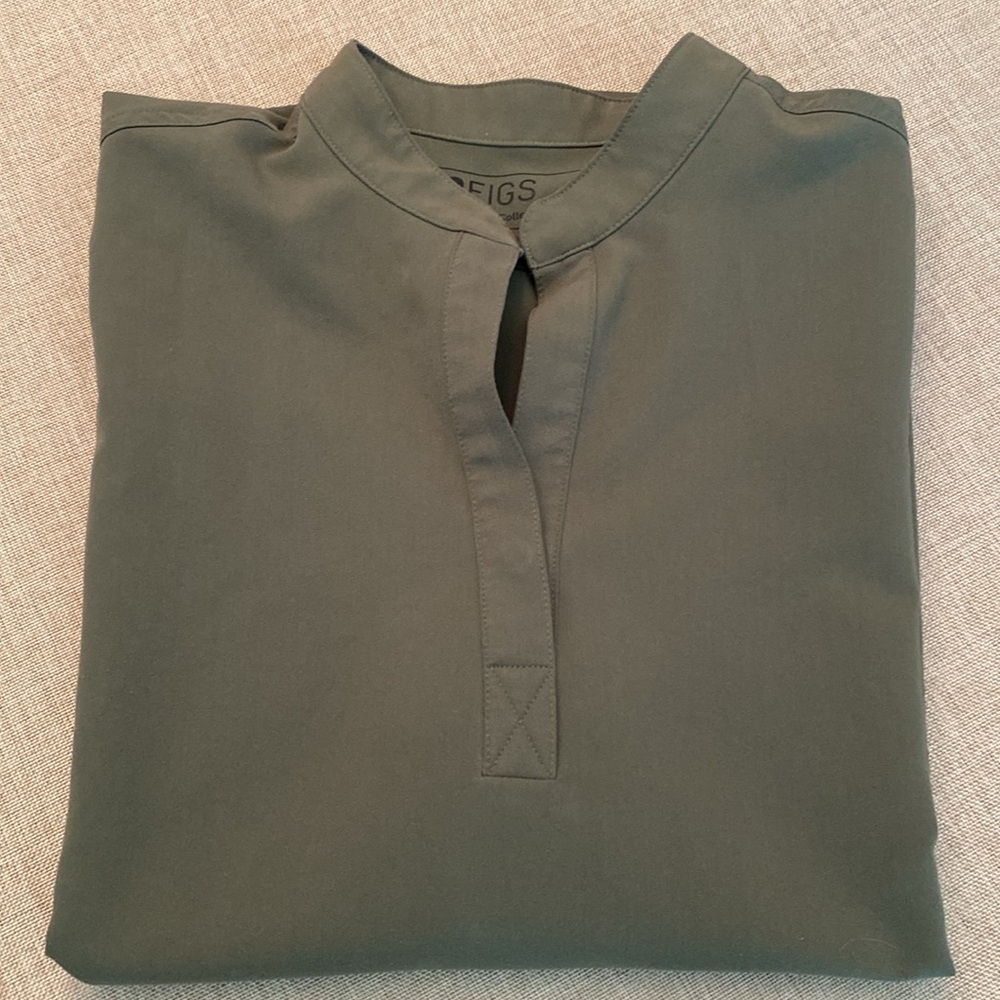 Figs Moss Rafaela Scrub Top Size Medium EUC